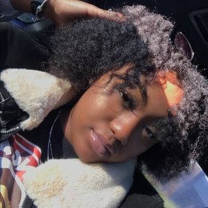 Meet your Posher, Emani